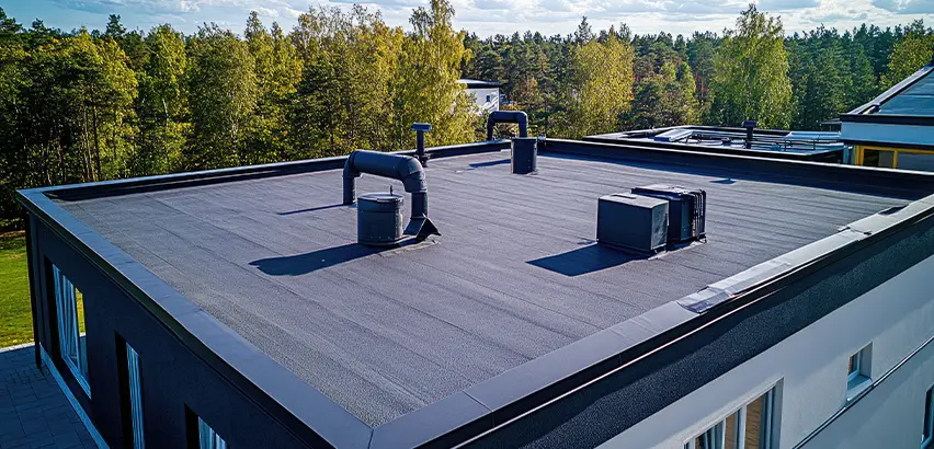 Professional Flat Roof Replacement Services in Chicago, IL